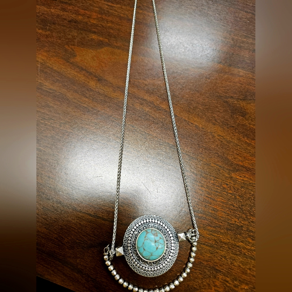 Silver And Turquoise Pendant Necklace 15$